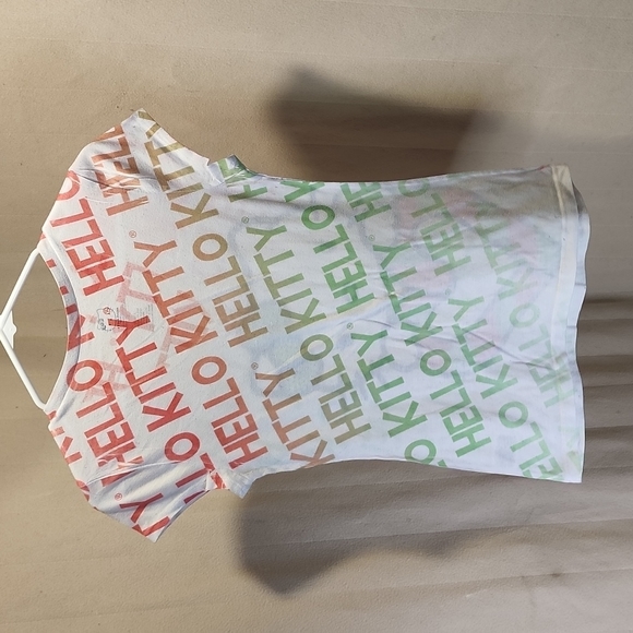 3/$10 Hello Kitty Short Sleeve Shirt Juniors Small - Picture 5 of 5